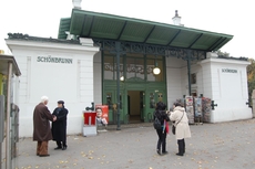 U-Bahnstation_Schönbrunn_1.JPG